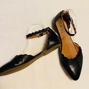 Miz Mooz Black Flats Ankle Strap Scallop Detail size 10 41